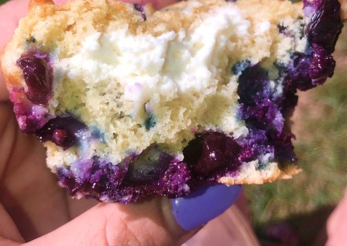 Stuffed blueberry muffins