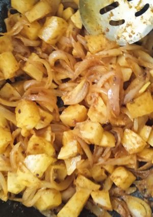 बटाटा भाजी (Batata Bhaji Recipe In Marathi) रेसिपी चे मुख्य फोटो 