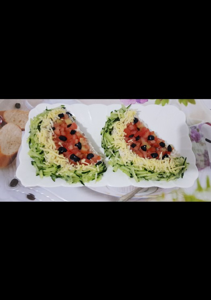 Una foto de Ensalada en forma de sandía 🍉