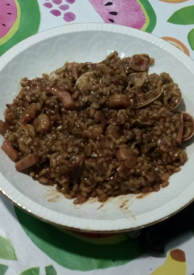 Una foto de Arroz negro a la cerveza