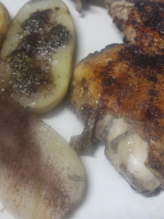 Una foto de Contramuslos de pollo con patatas al grill doble 2022