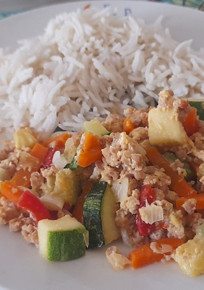 Una foto de Guiso de zapallito y carne vegetal