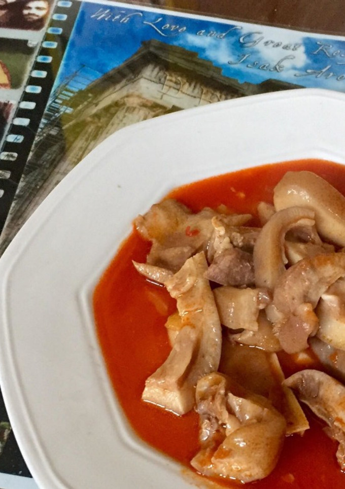 Una foto de Careta de cerdo en salsa de tomate