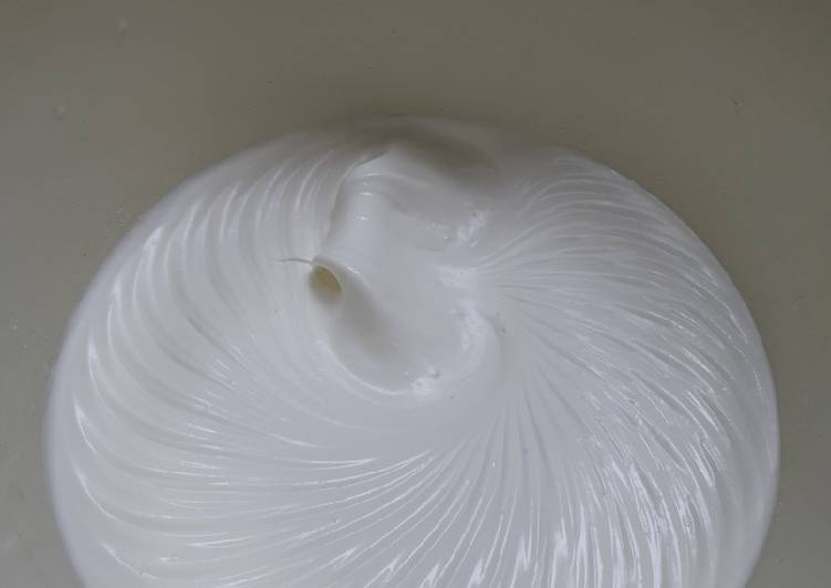 makanan Whipped Cream Jadi, Menggugah Selera
