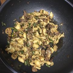 Macaroni mixed with chicken livers A picture of Macaroni mixed with chicken livers.