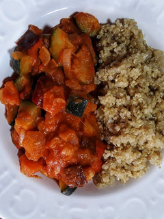 Una foto de Pisto con quinoa