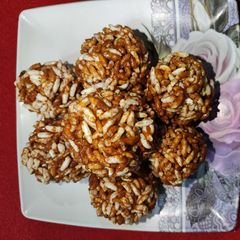 A picture of Murmura ka laddu.
