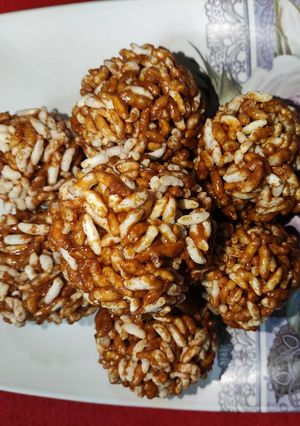 A picture of Murmura ka laddu.