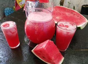 Una foto de Agua de Sandía natural