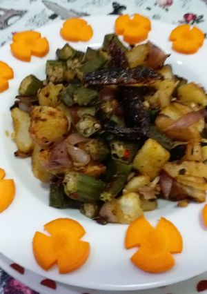 A picture of Bhindi aloo ki dry sabzi.
