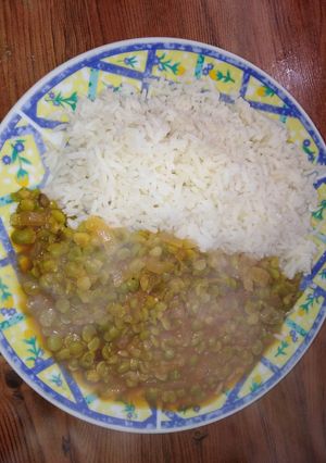 Una foto de Arvejas seca con arroz graneado