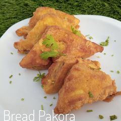 A picture of Bread Pakora |Potato Stuffing | street food.
