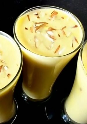 बनाना मिल्कशेक (Banana Milkshake recipe in Hindi) रेसिपी मुख्य फोटो