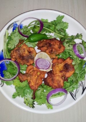 ক্রিসপি ধনেপাতার পকোড়া(Crispy dhanepatar pakora recipe in Bengali) রেসিপির প্রধান ছবি