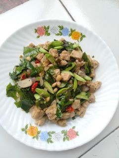Foto resep Tumis Daun Melinjo Tempe Petai