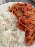 Pasta de salchichas y base de tomate