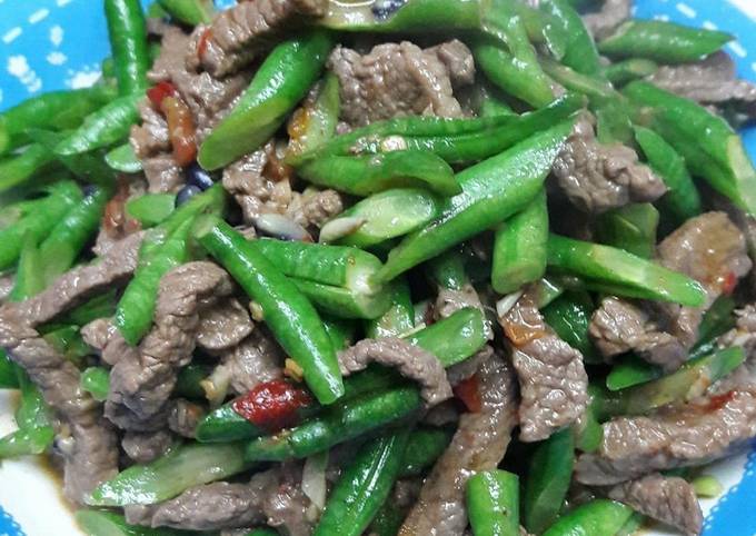 Daging sapi masak kacang