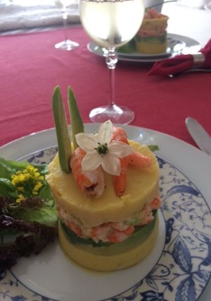 Una foto de Cocina para enamorar: Causa limeña con camarones y palta (fácil pero laborioso)
