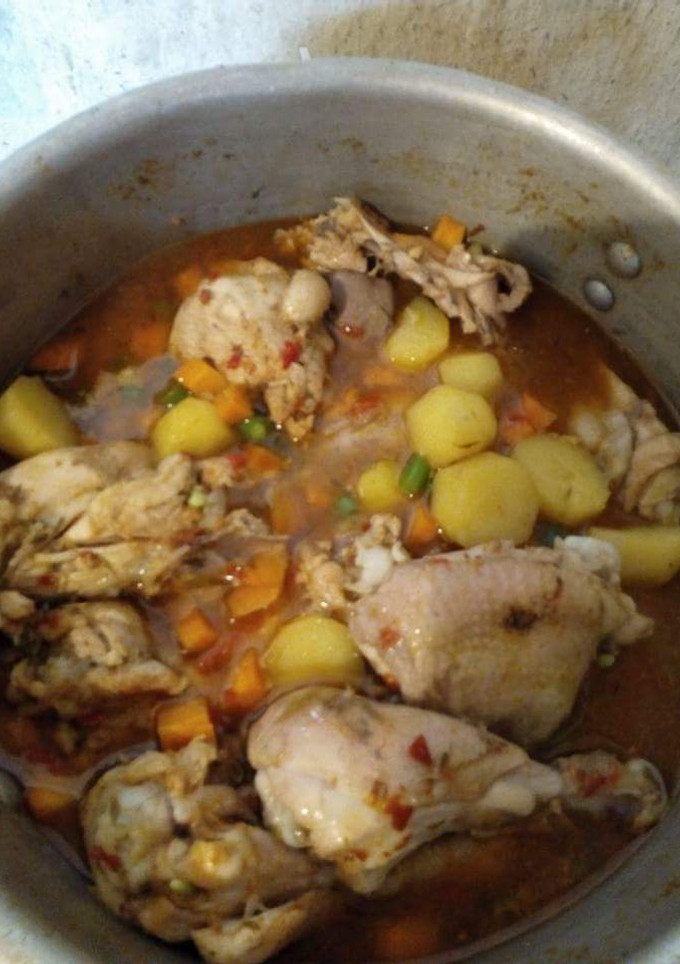A picture of Chicken Soup with Assorted Veggies.