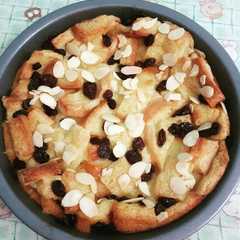 A picture of Bread pudding.