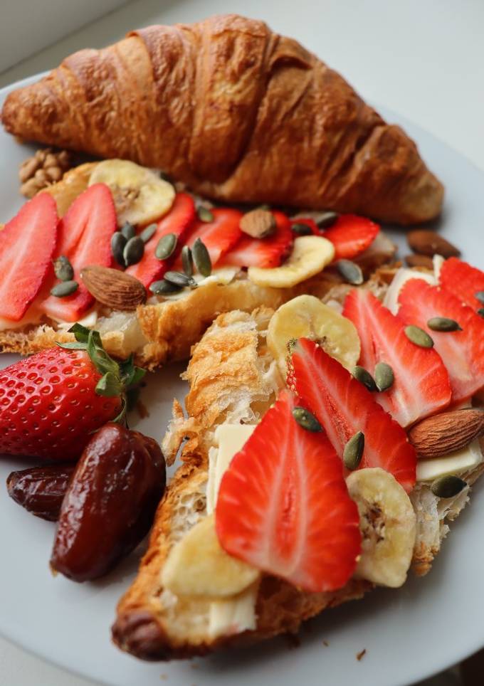 Круасан і полуниця🍓