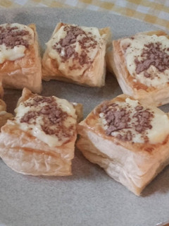 Una foto de Hojaldres de crema pastelera