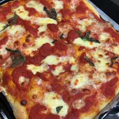 A picture of Pizza super soffice in teglia.