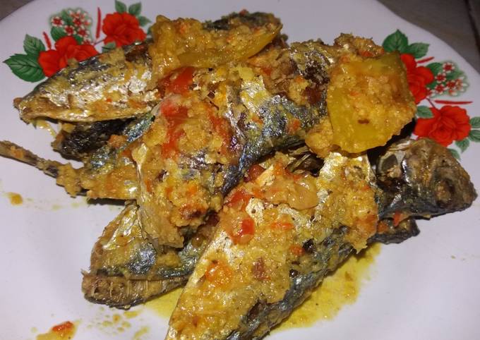 Resep Ikan Kembung Ikan Katombo Bumbu Kuning Oleh Lhiana Cookpad