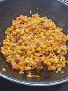 Una foto de Garbanzos con jamón