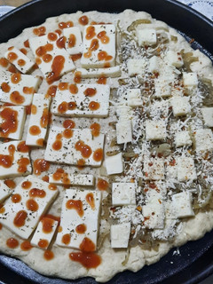 Una foto de Pizza bianca cebolla con quesos