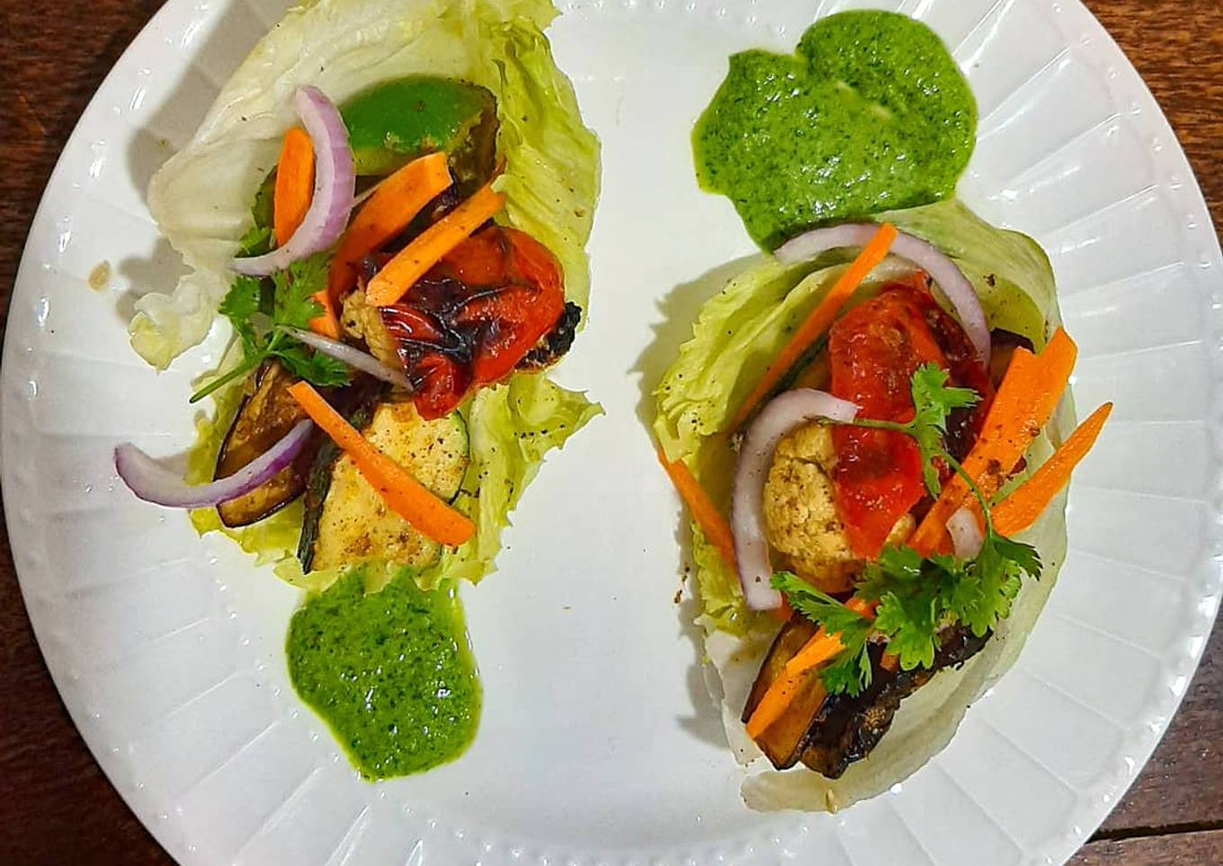 Grilled vegetable lettuce pockets