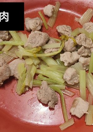 芹菜炒豬肉 的食譜成品照片
