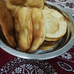 A picture of Qameeri roti.