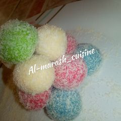 A picture of Tasty coconut laddooo😍.