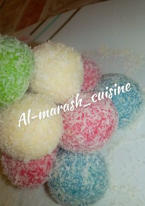 A picture of Tasty coconut laddooo😍.