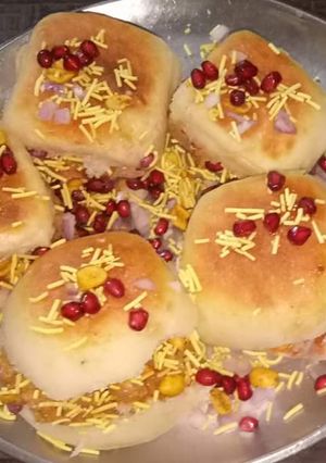 A picture of Dabeli.