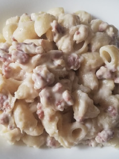 Una foto de Tiburones de pasta con carne a la bechamel