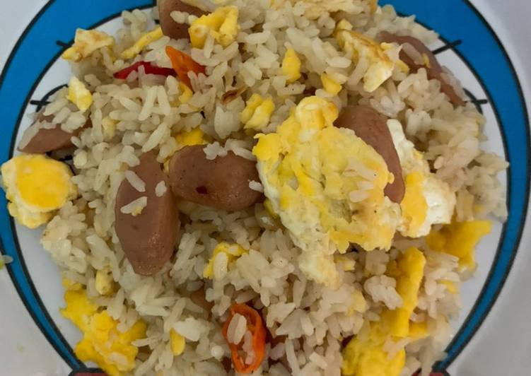 Langkah Mudah untuk Menyiapkan Nasi goreng telur sosis Anti Gagal