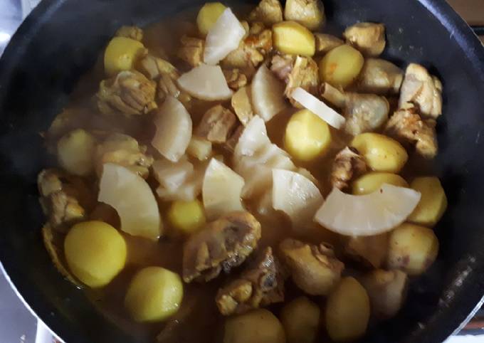 Volaille et pommes de terre au curry et ananas