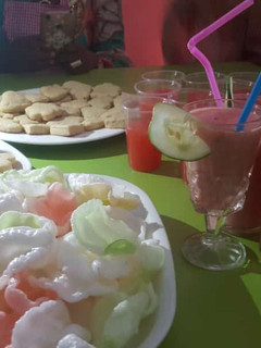 A picture of Plain cookies and watermelon juice.