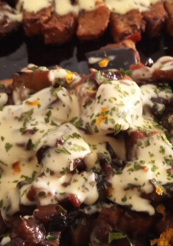 Una foto de Secreto ibérico más verduritas al wok con salsa de ostras y mayonesa