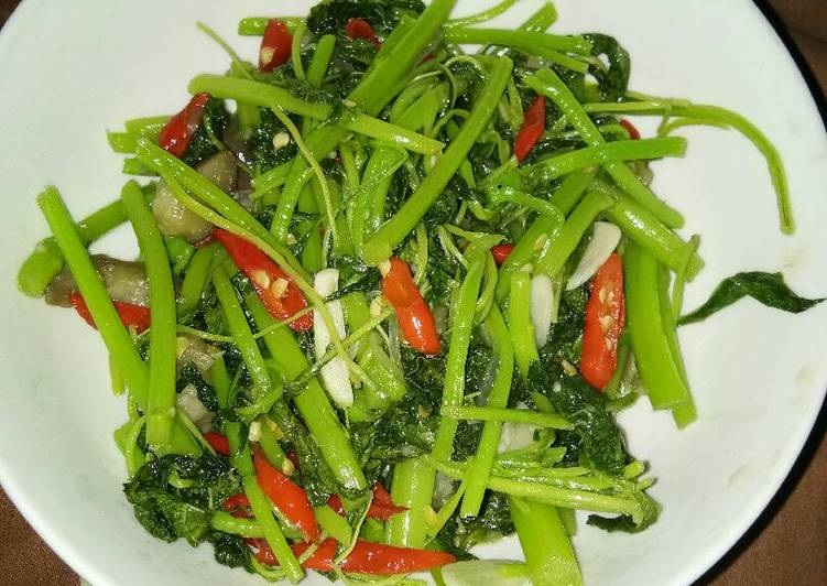 Tumis bayam merah putih hijau