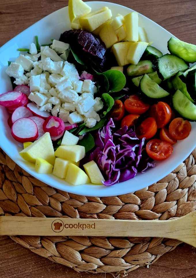 Una foto de Ensalada de lombarda y espinacas