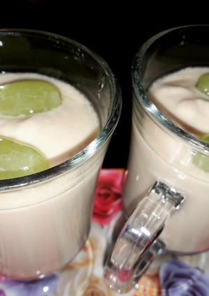 কোকোনাট ব্যানানা স্মুদি (coconut banana smoothy recipe in Bengali) রেসিপির প্রধান ছবি
