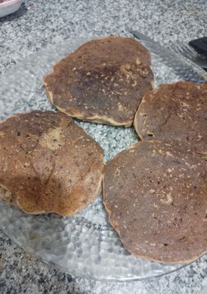 Una foto de Pancakes saludables veganos de harina integral y manzana