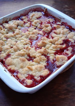 Une photo de Crumble aux pommes et framboises
