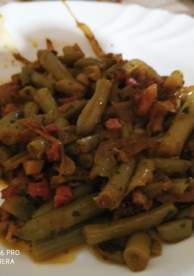Una foto de Judías verdes rehogadas con pimentón, jamón y beicon