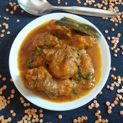 A picture of Gravy with Masoor Dal ka Pakoda.