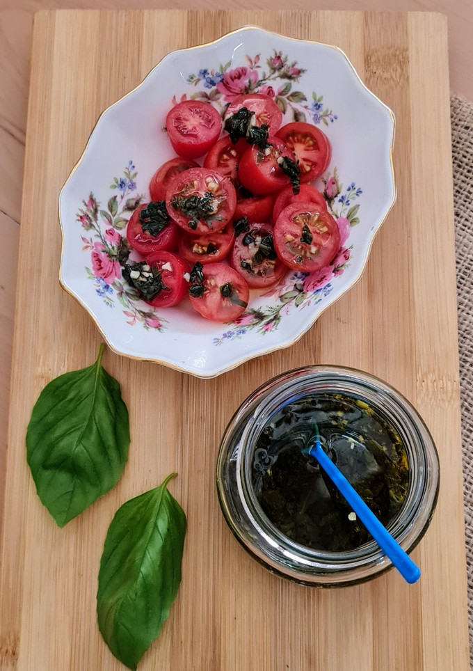 Una foto de Vinagreta de albahaca 🌱 Aliño de albahaca 🌱