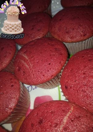 A picture of Red velvet cupcakes.